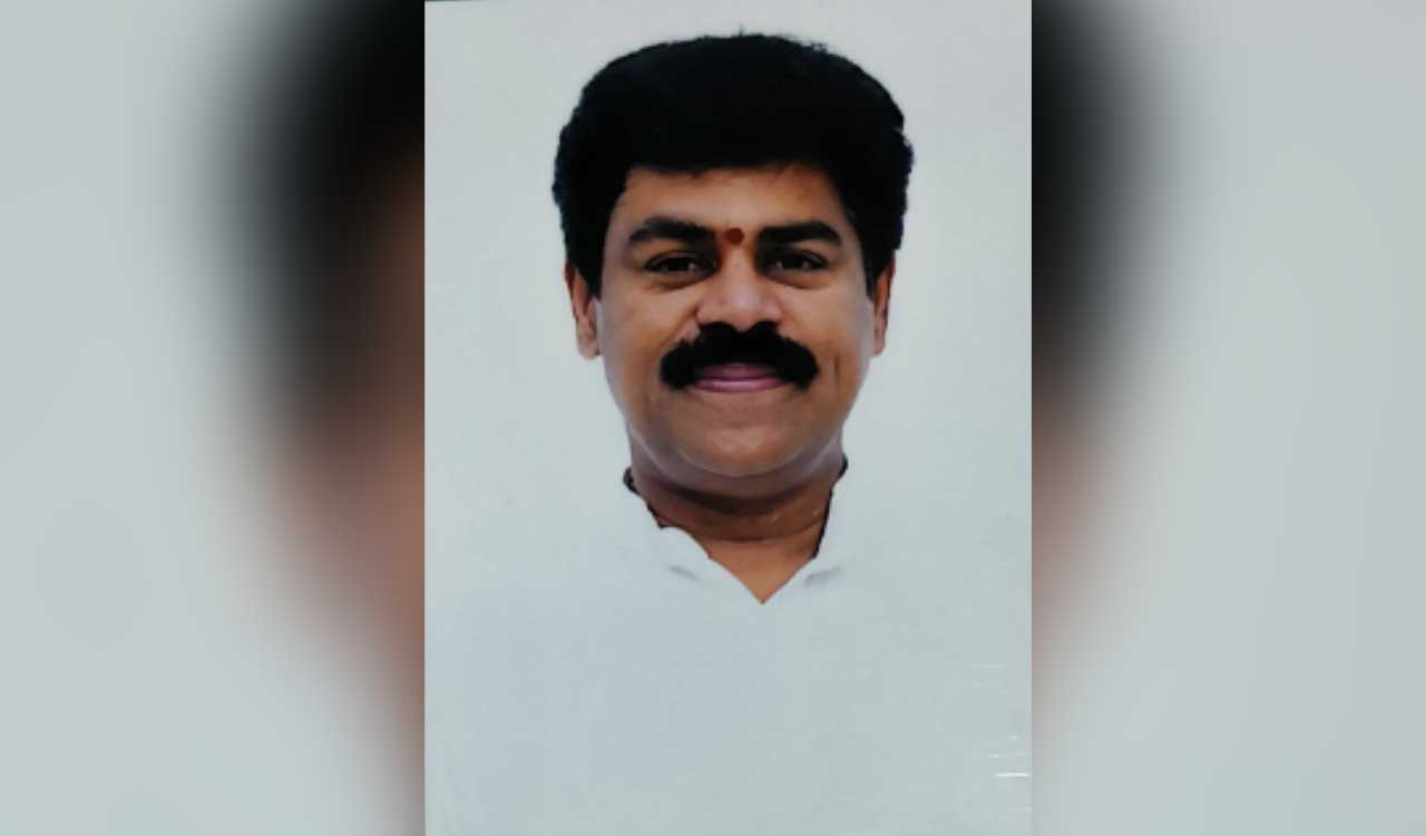 Loan Waiver: Farmers of Aluru village question Cong. leader Vinay Reddy over failed promises