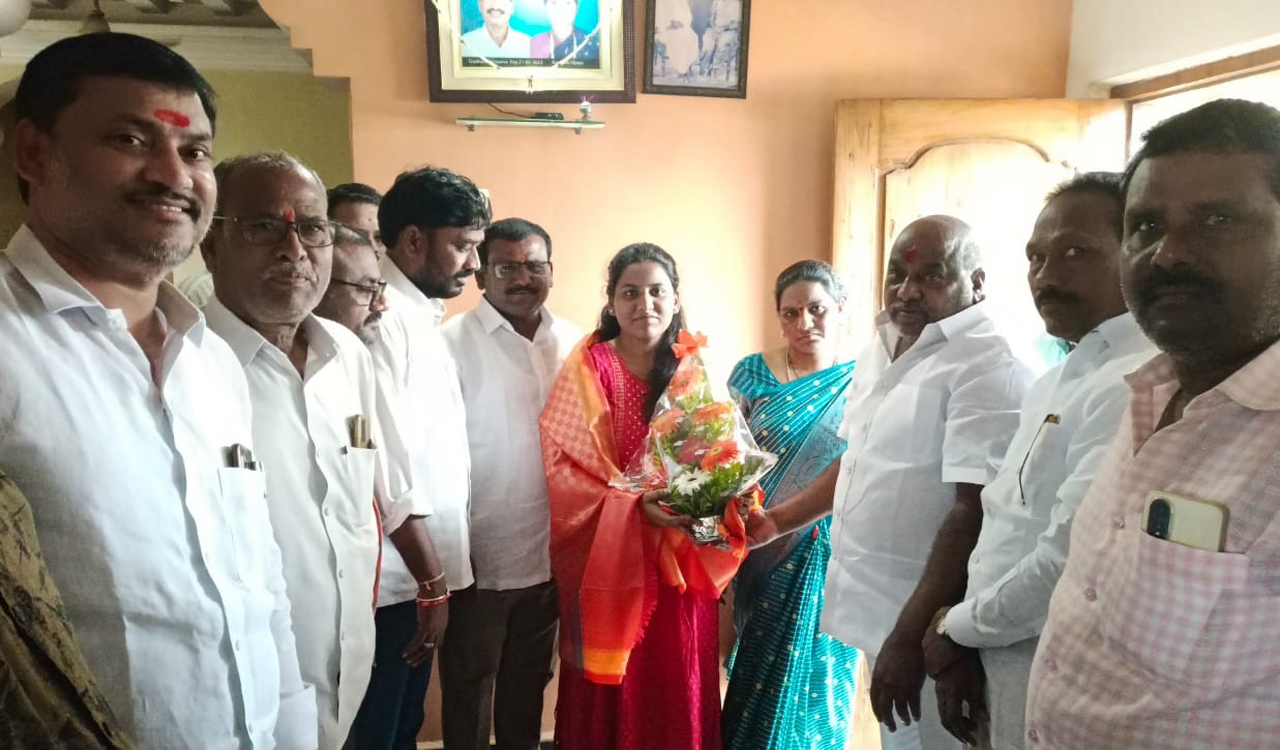 Woman honoured for securing AEE position in Adilabad