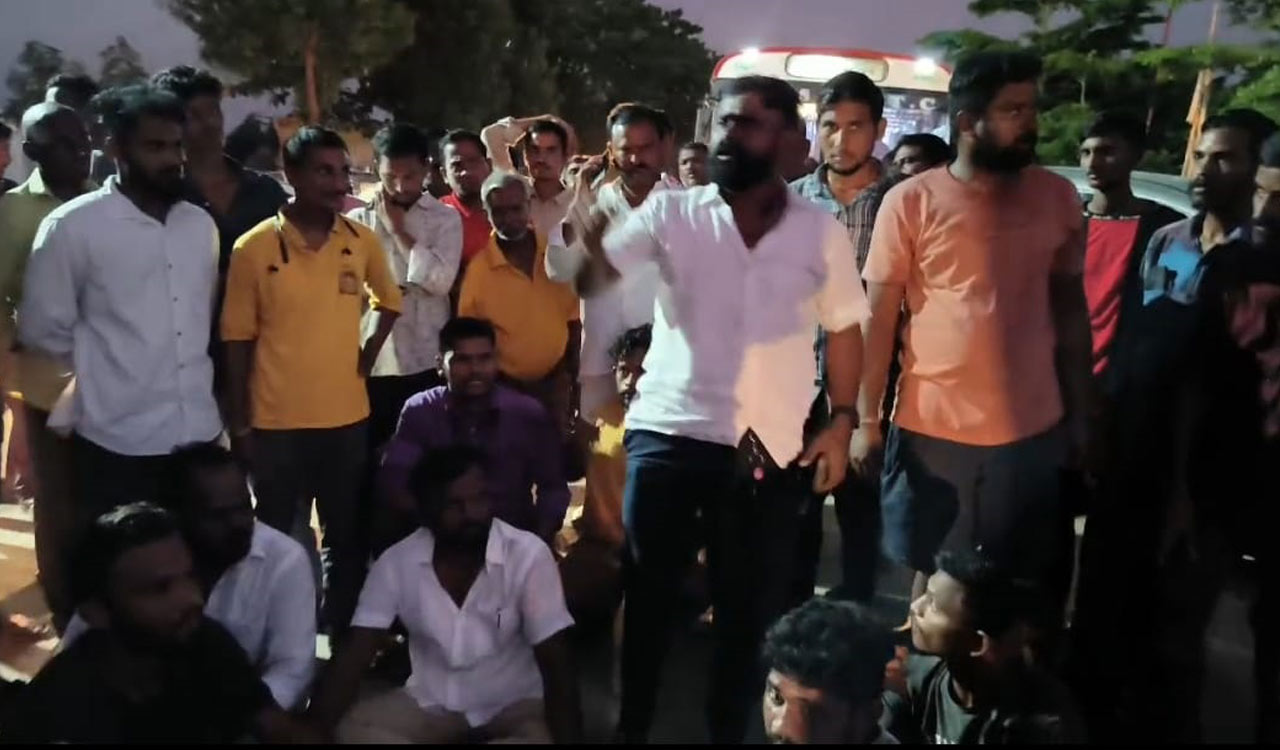 Women revolt against Congress leaders in Nirmal