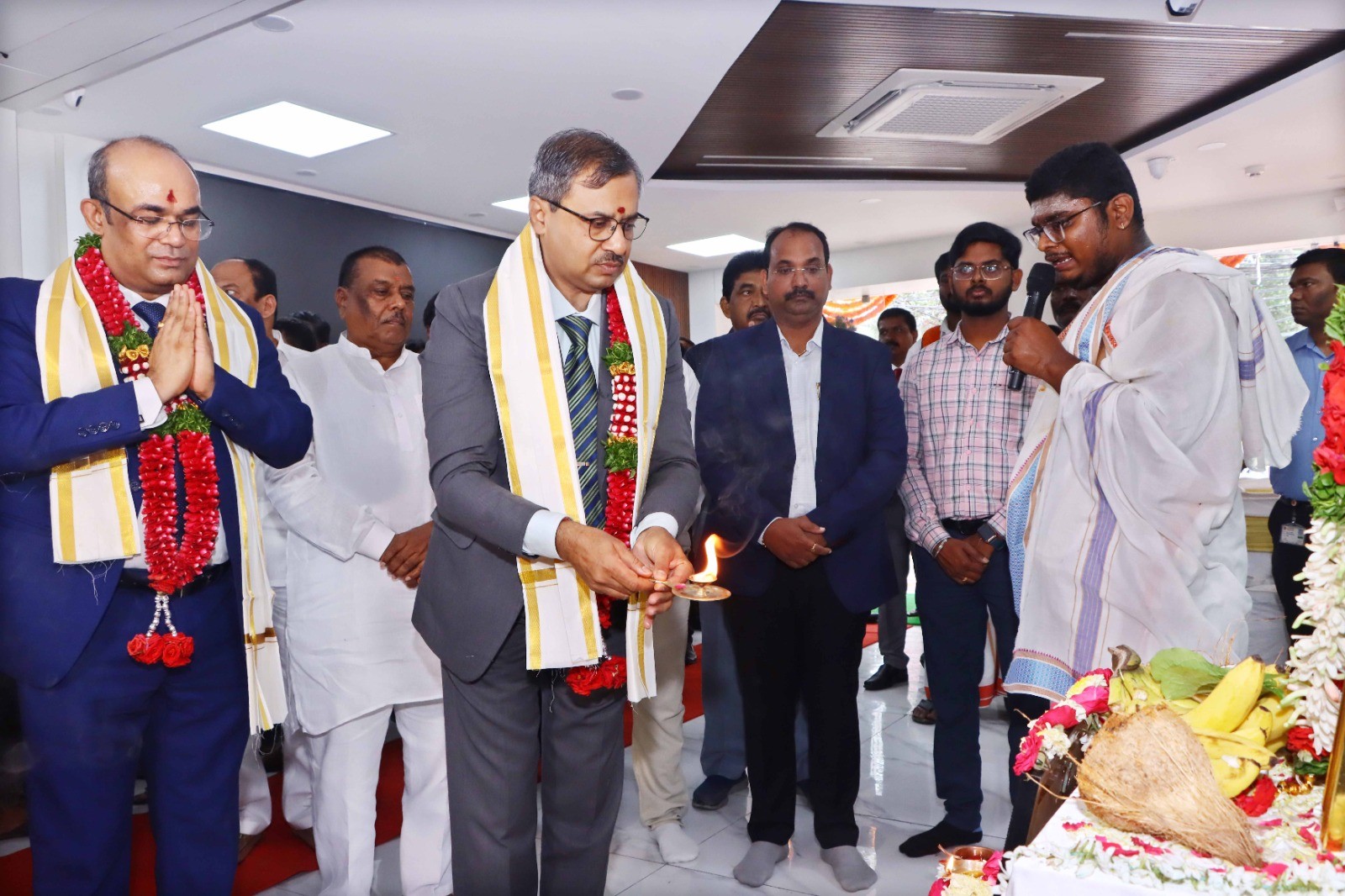 Hyderabad: Bank of Baroda inaugurates a ‘Phygital’ branch at Chanda Nagar