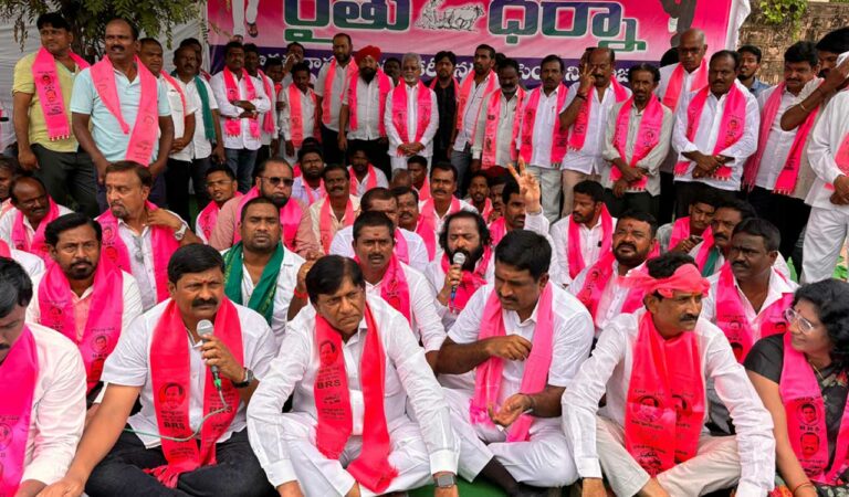 BRS staged protests for farmers’ crop loan waiver in old Karimnagar