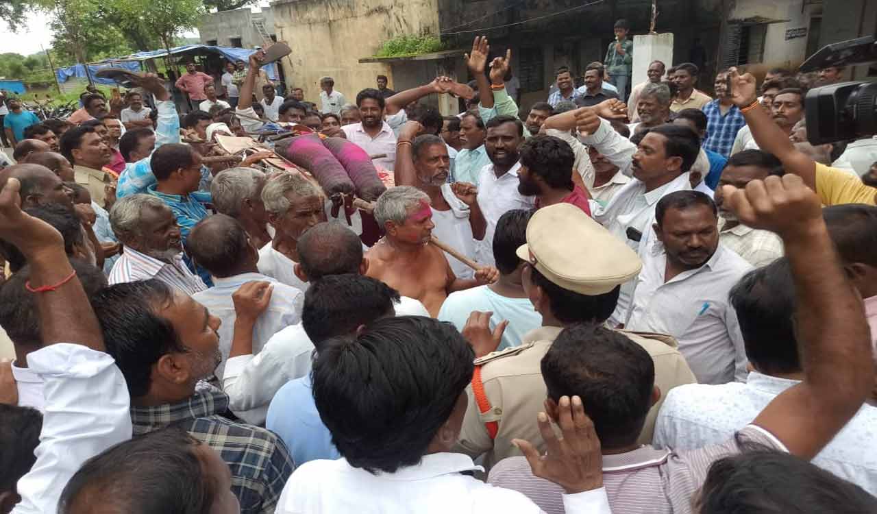 Farmers rebuke government over delay in crop loan waiver in Adilabad