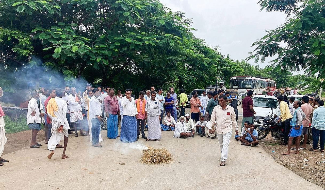 Nirmal: Farmers stage rasta roko, claim their farm loans not waived
