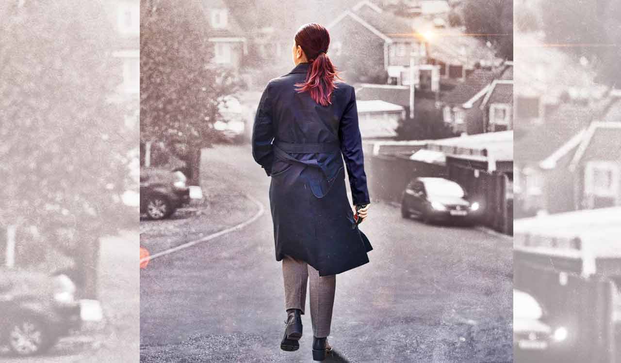 Kareena Kapoor Khan takes a lonely walk in ‘The Buckingham Murders’ poster