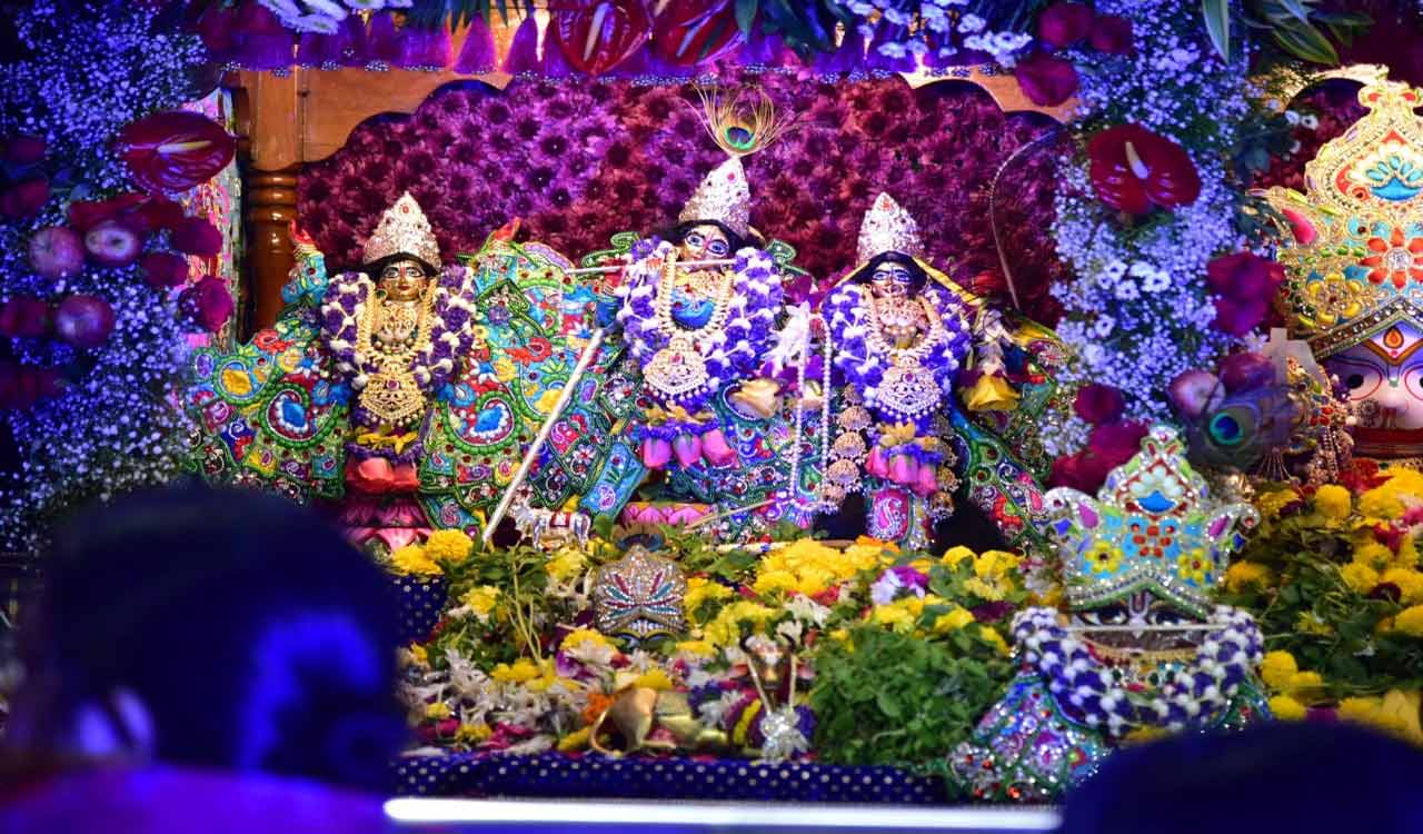 Hyderabad: Thousands of devotees flock to lord Krishna temples for Janmashtami festivities