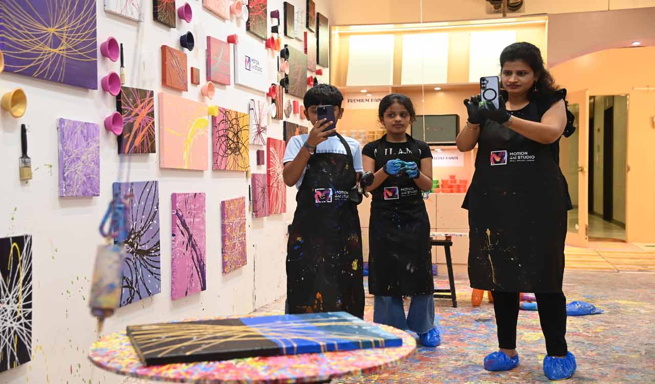 Hyderabad: Splash and swing into creativity with Pendulum art