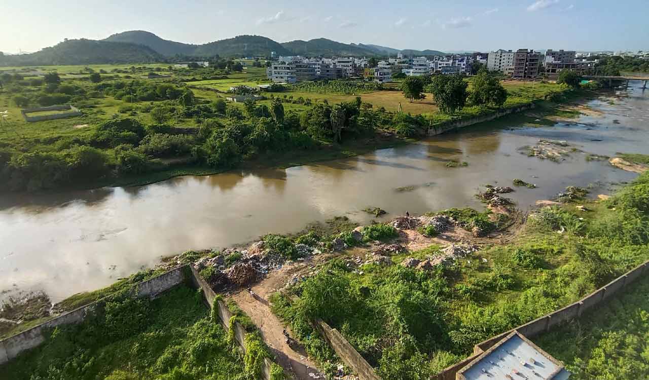 Mancherial: Illegal structures in buffer zone of Rallavagu to be demolished