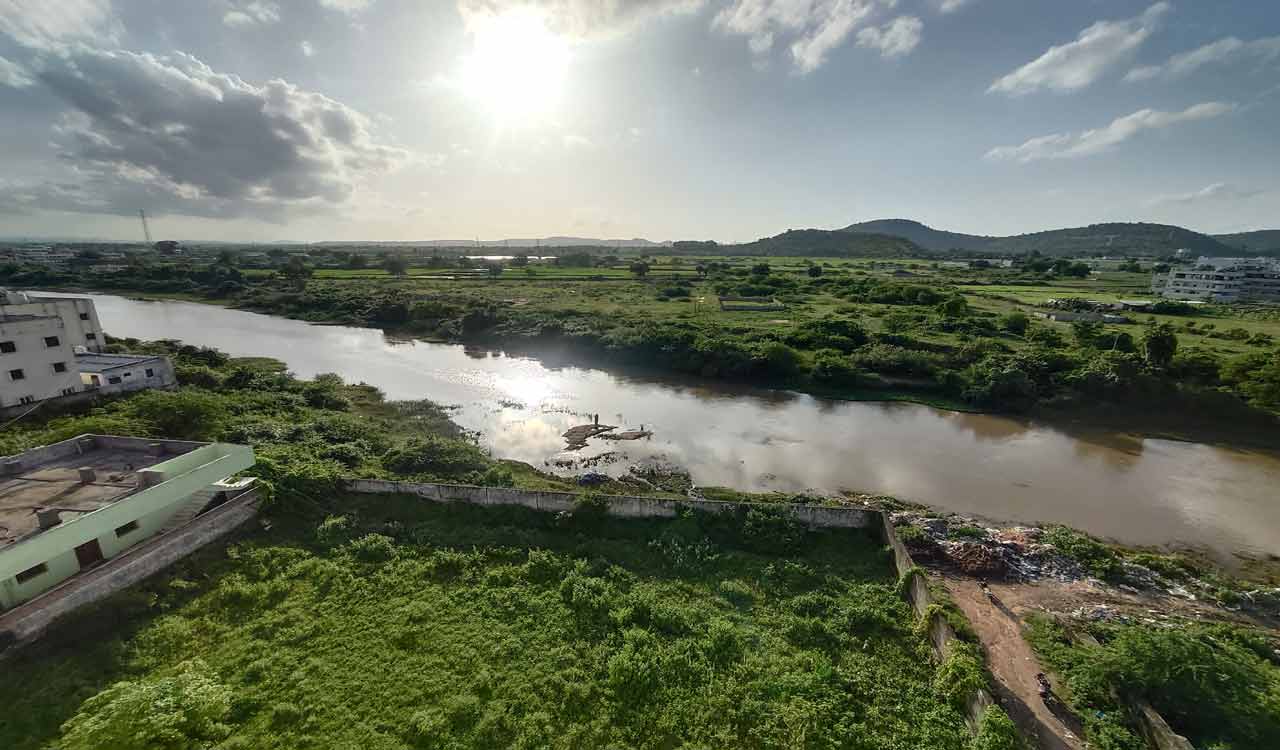 Mancherial: Illegal structures in buffer zone of Rallavagu to be demolished