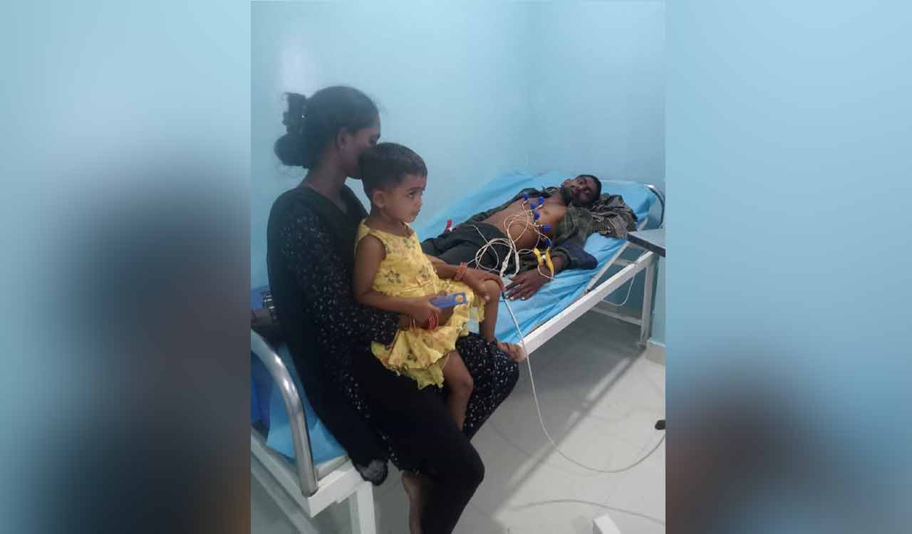 Telangana: Shepherd suffers paralysis after delayed treatment for snakebite
