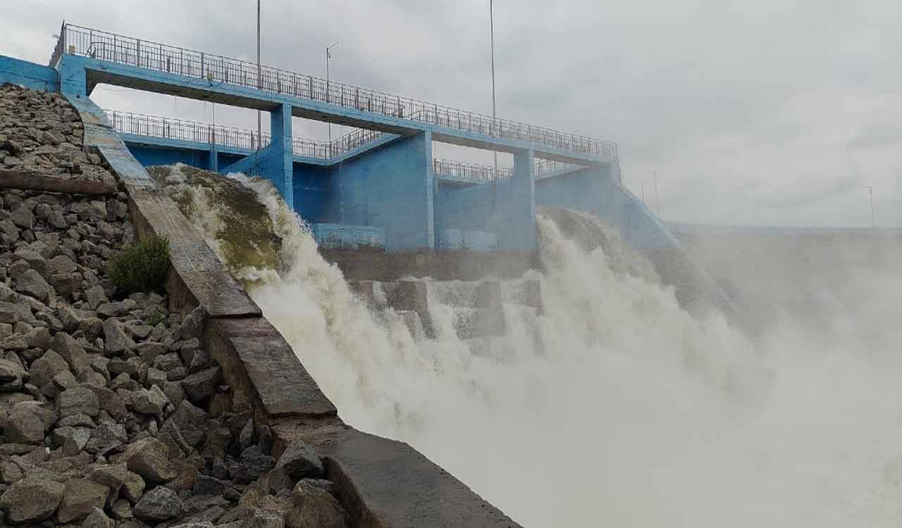 Siddipet: Irrigation authorities pump Godavari water to Ranganayaka Sagar