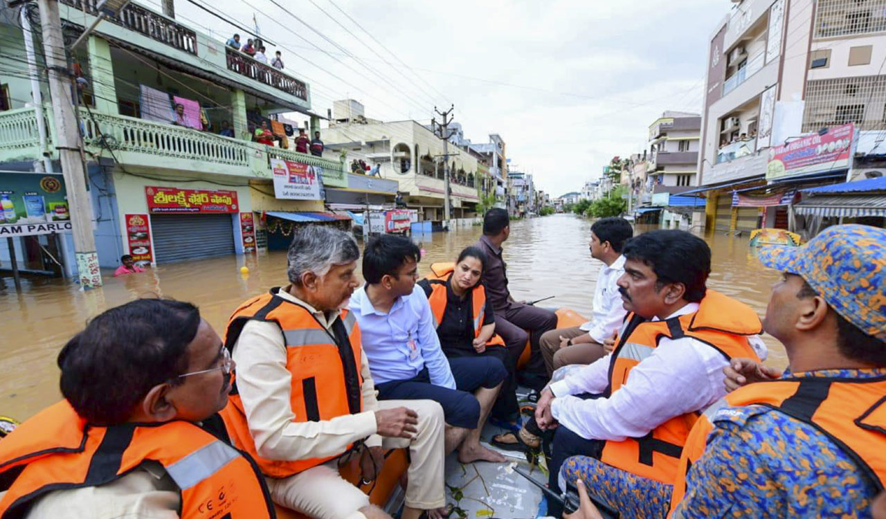 Several parts of Vijayawada still reel under floods, over 2.7 lakh affected