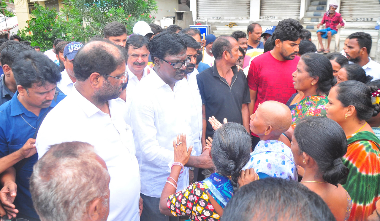 State govt failed to help flood affected families: BRS leaders