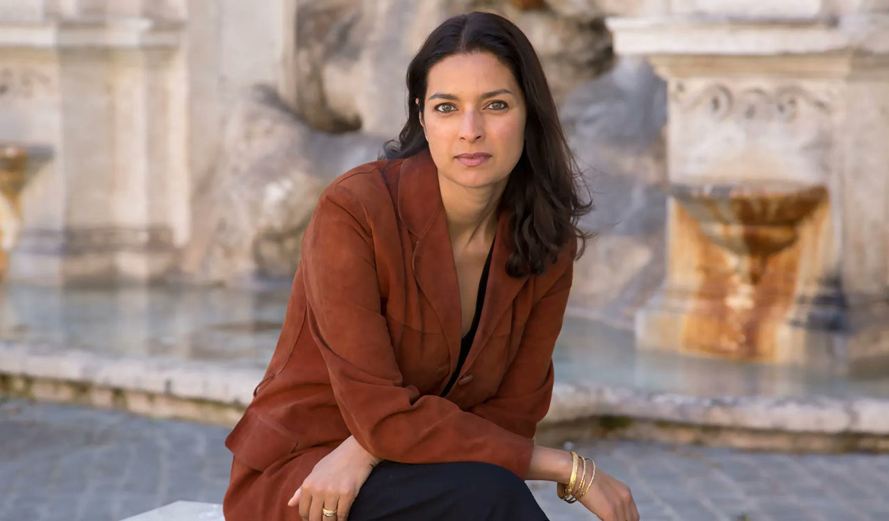 Author Jhumpa Lahiri declines award in protest of kaffiyeh ban