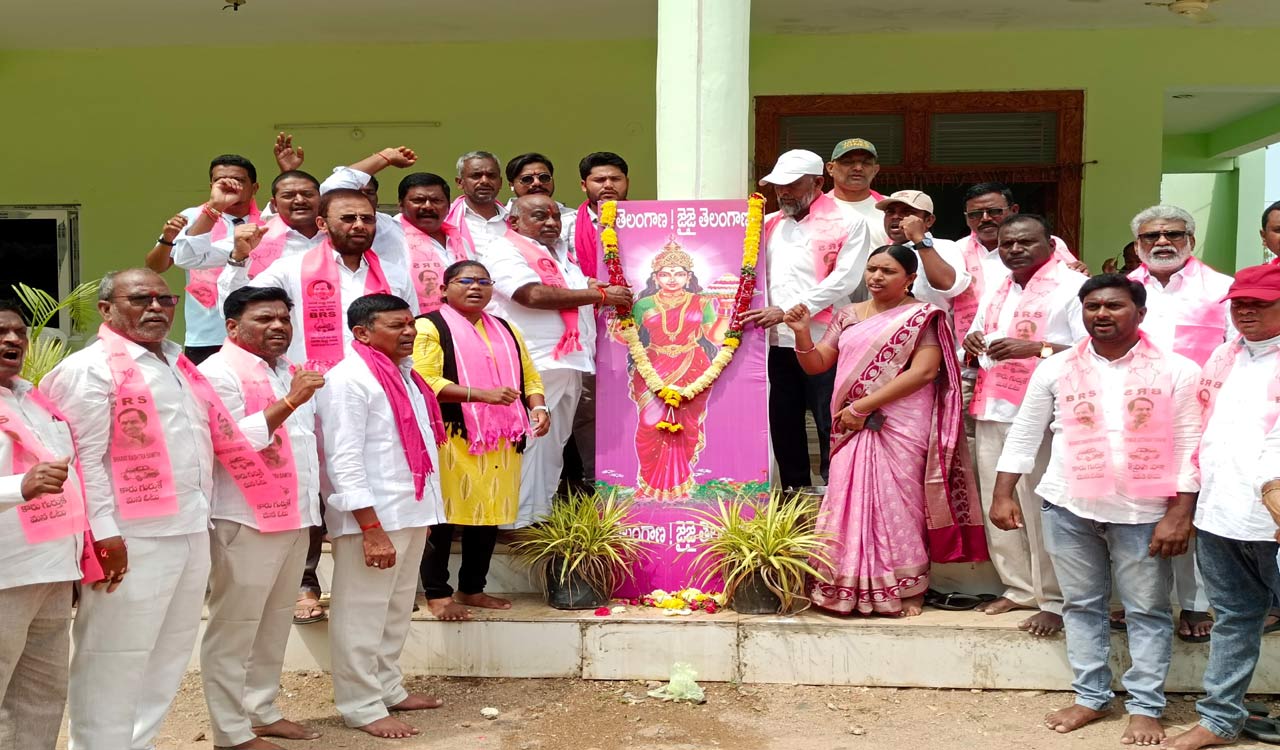 Former minister Jogu Ramanna flays Revanth Reddy over statue of Rajiv Gandhi