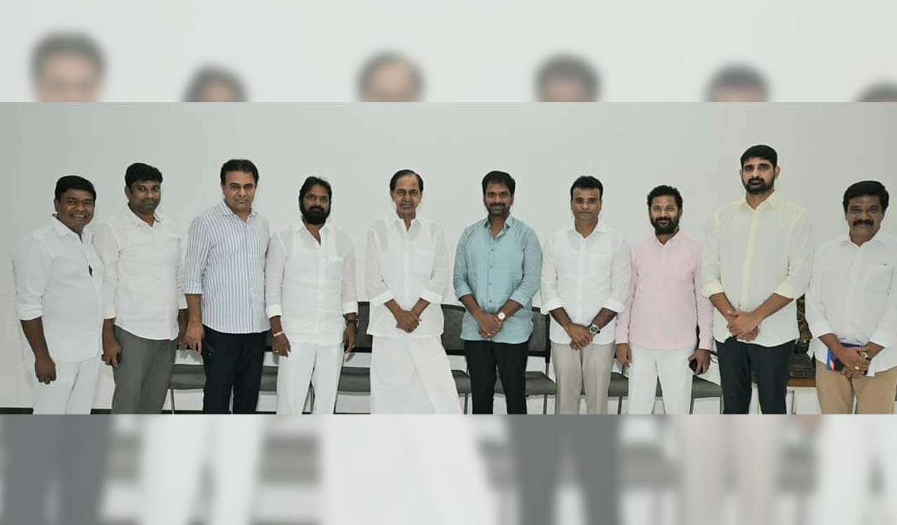 BRS leaders meet party chief KCR at Erravelli residence