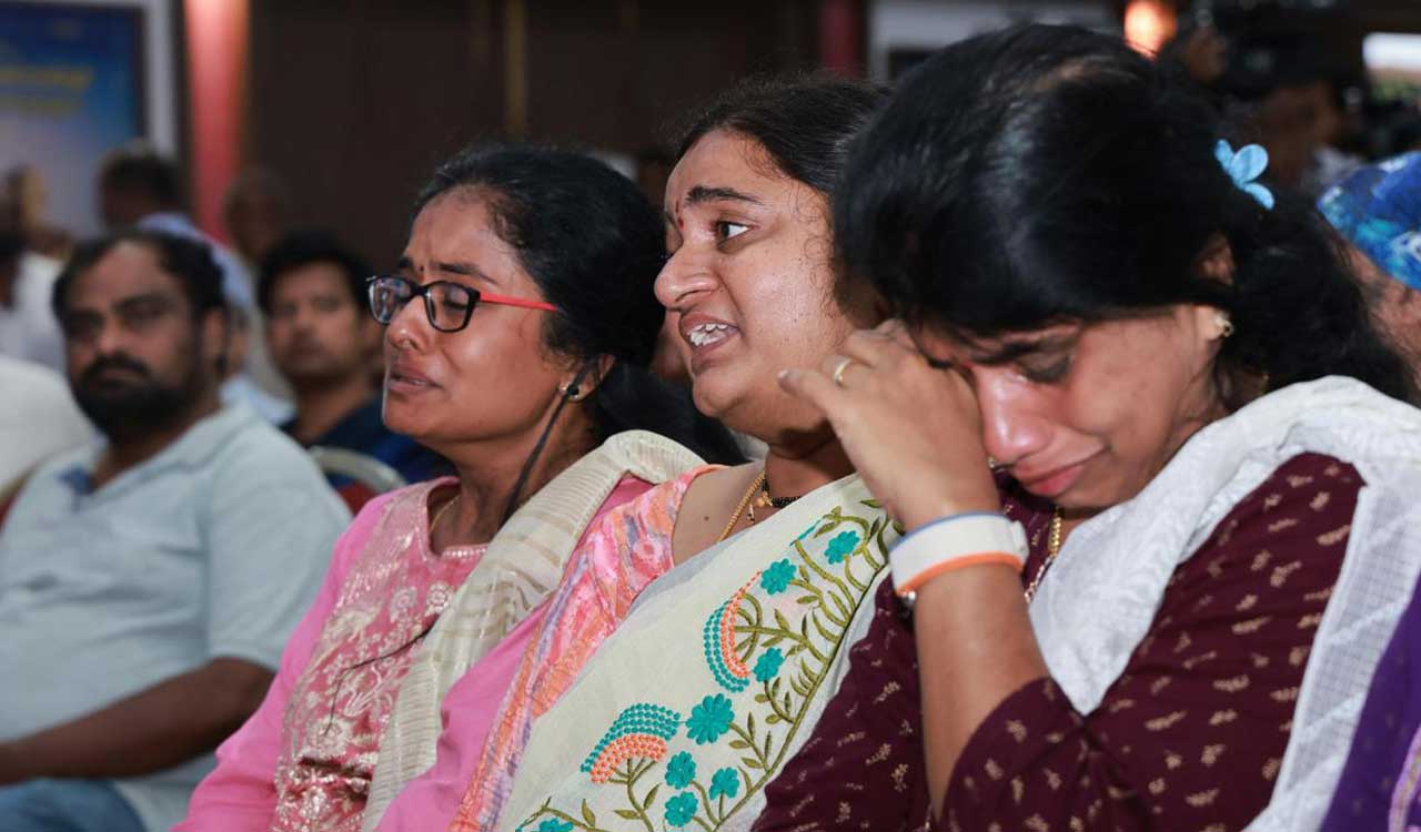 Musi Riverfront Project: Residents fearing demolition throng Telangana Bhavan for BRS support