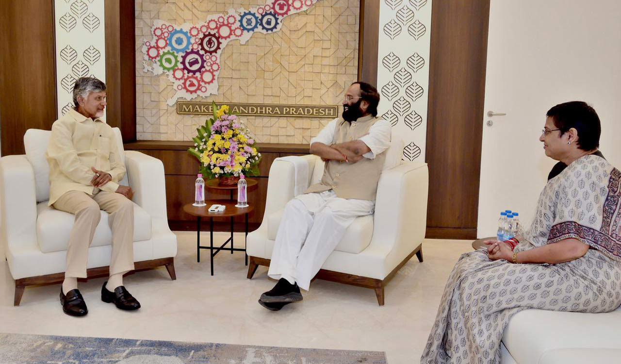Uttam Kumar calls on Chandrababu Naidu at Amaravati