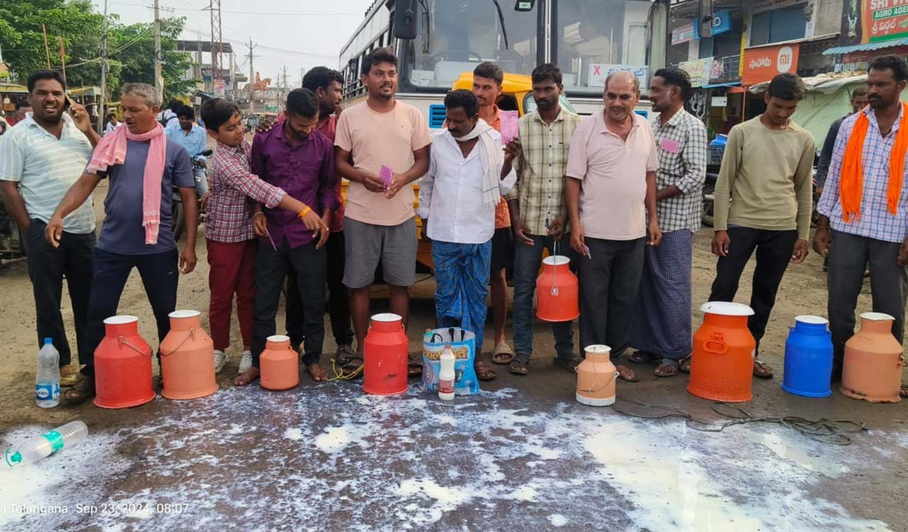 Farmers up in arms against Vijaya Dairy in Adilabad
