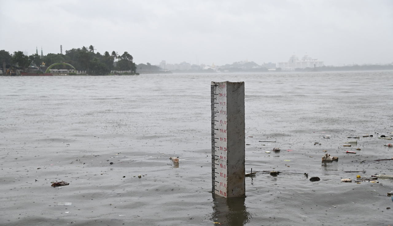 Hyderabad: Hussain Sagar filled to the brim; continues to get inflow