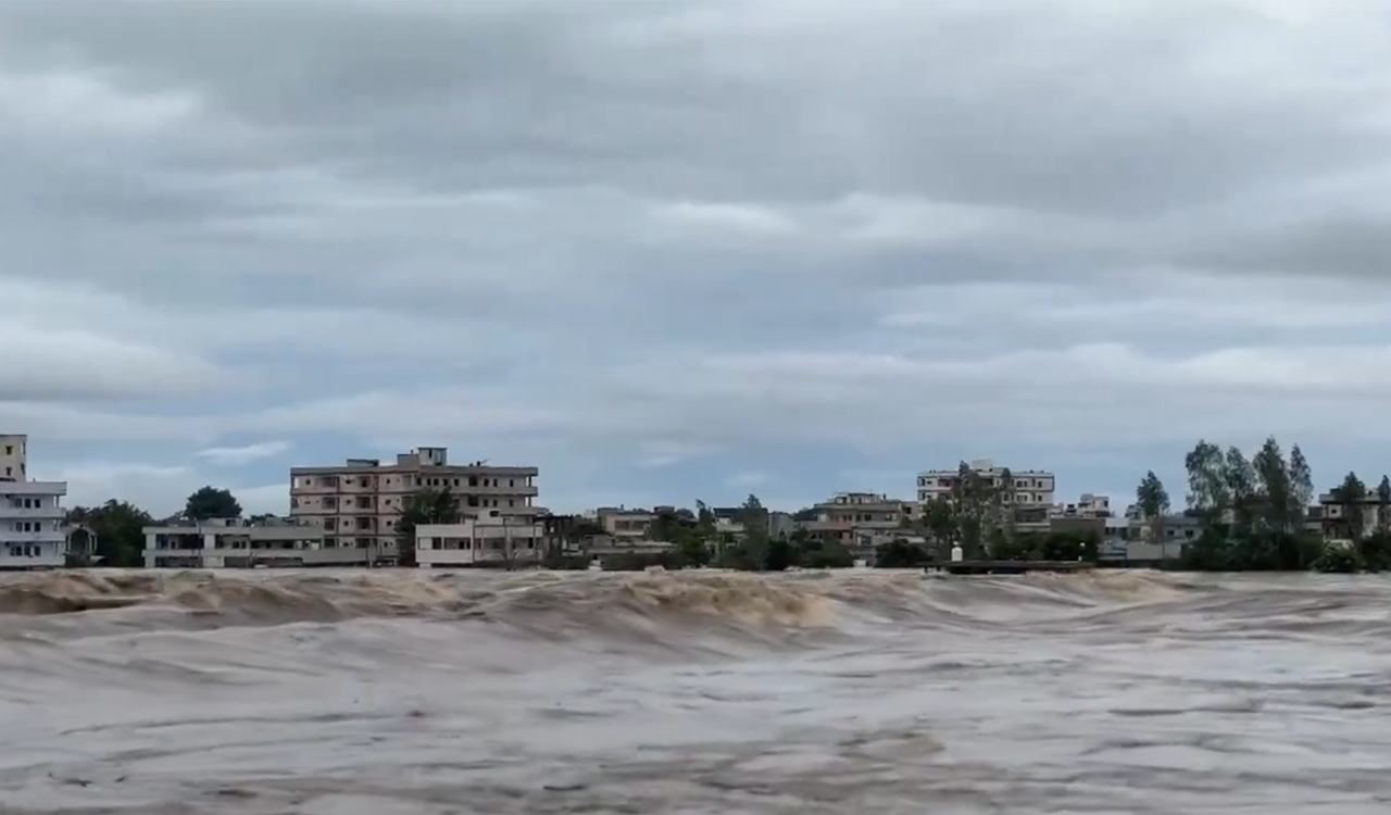 Irrigation depts of Telangana, AP take precautionary measures amid rising flood levels in Krishna and Godavari
