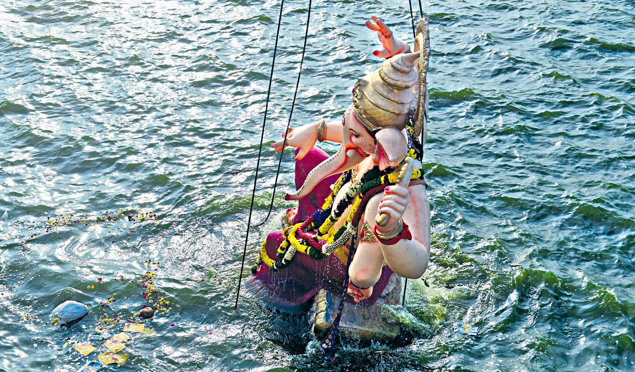 Hyderabad’s Hussain Sagar abuzz with festive fervour ahead of final Ganesh idol immersion