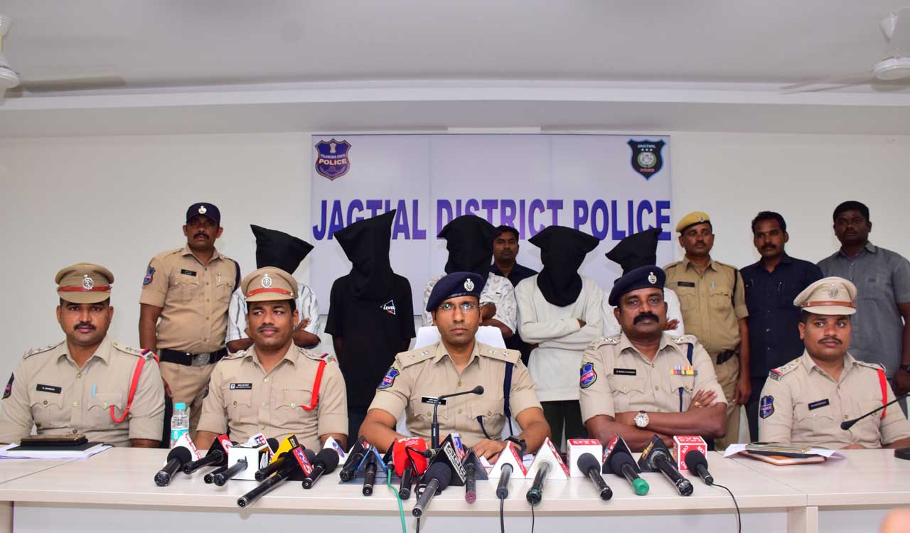 Jagtial cops bust inter-state ganja circulation gang; 5 peddlers arrested