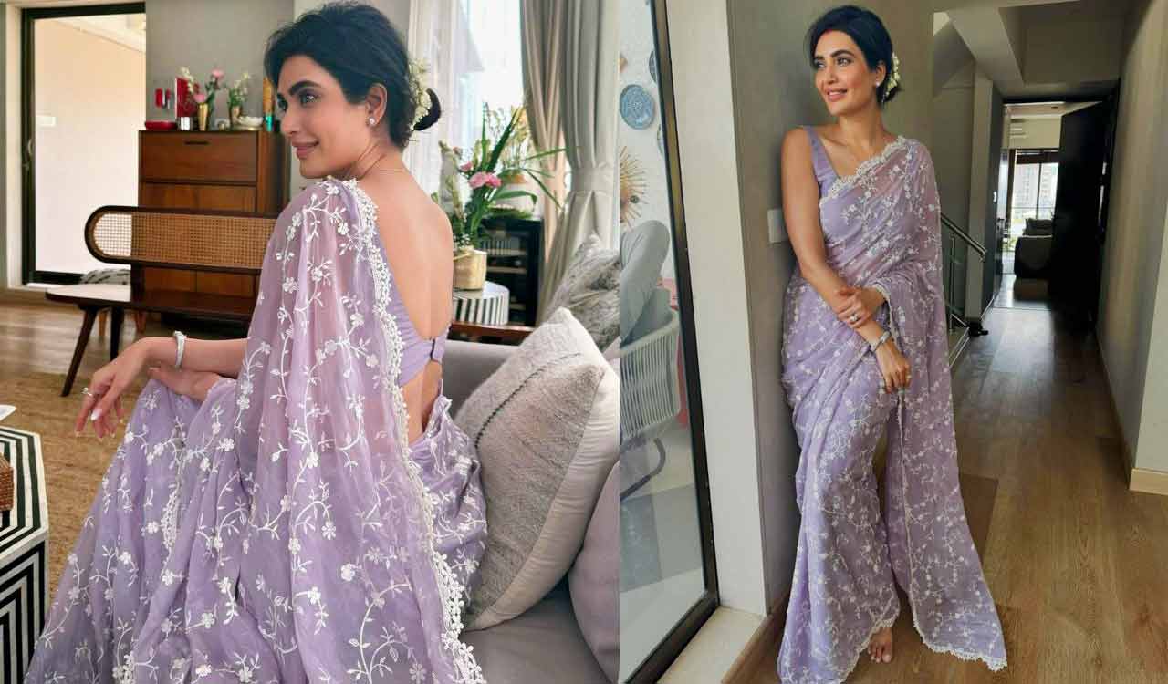 Karishma Tanna dazzles in lavender saree, channels her inner desi girl