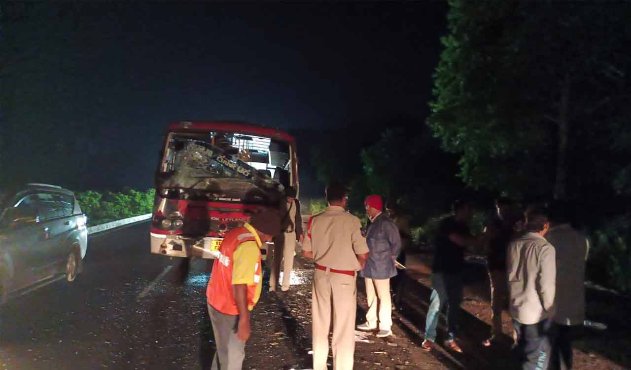 Karnataka RTC bus hits lorry; 25 passengers injured in Sangareddy