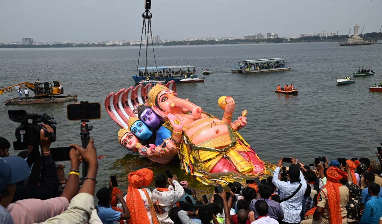 Hyderabad: Immersion of Khairatabad Ganesh concludes