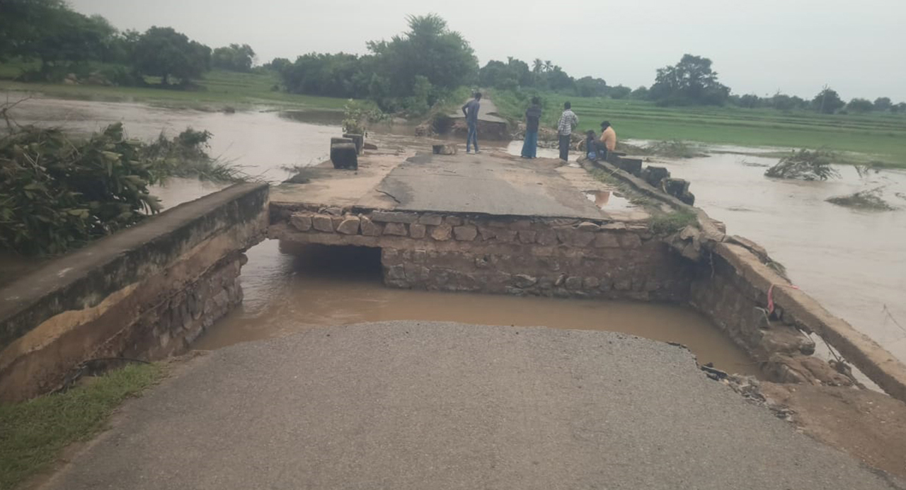 Floods leave road connectivity affected in Khammam, repairs yet to begin