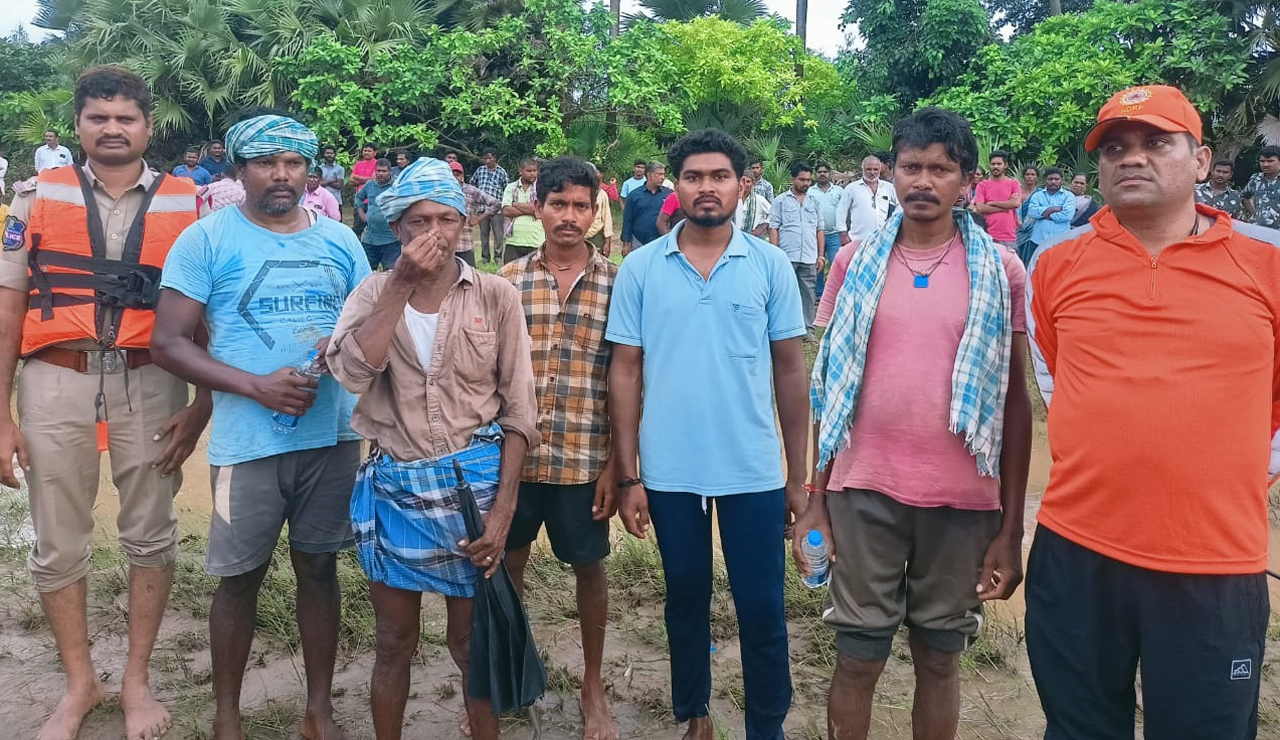 Five persons trapped in Kinnerasani floods rescued