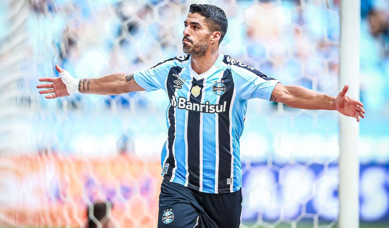 Luis Suarez bids emotional farewell as Uruguay draws 0-0 with Paraguay in WC qualifier