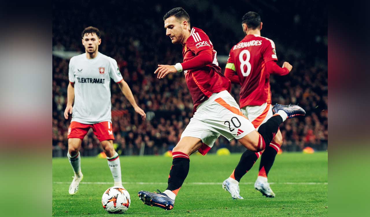 Manchester United held to 1-1 draw by FC Twente in Europa League opener