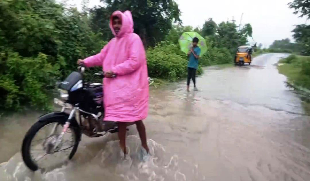 Heavy rains throw normal life out of gear in Medak, streams overflowing