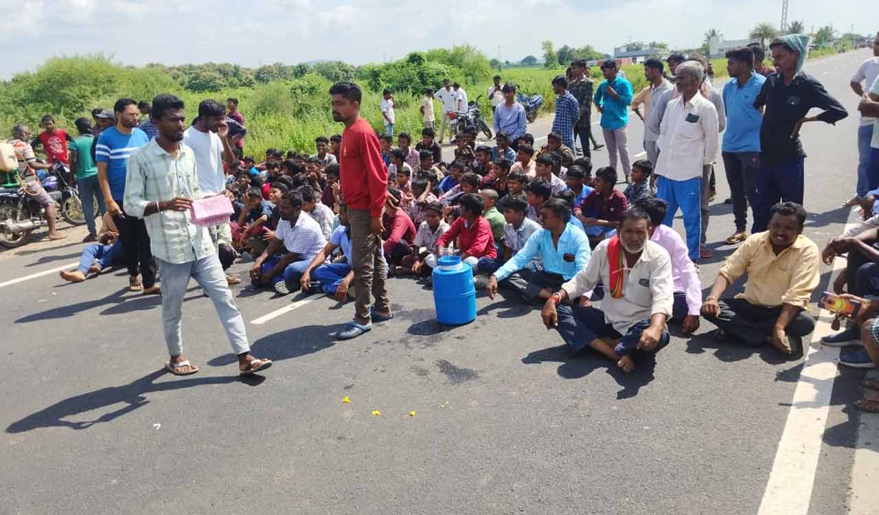 Minor girl’s rape: Students, locals stage rasta-roko on NH 363 in Asifabad