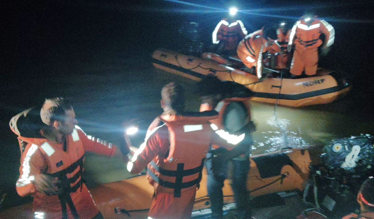 NDRF team rescues four persons in Mahabubabad