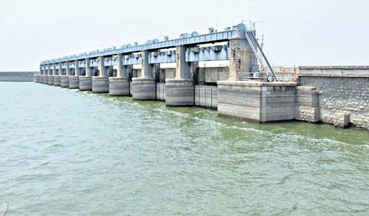 Nizam Sagar gate lifted, Singur gates likely to be lifted on Thursday