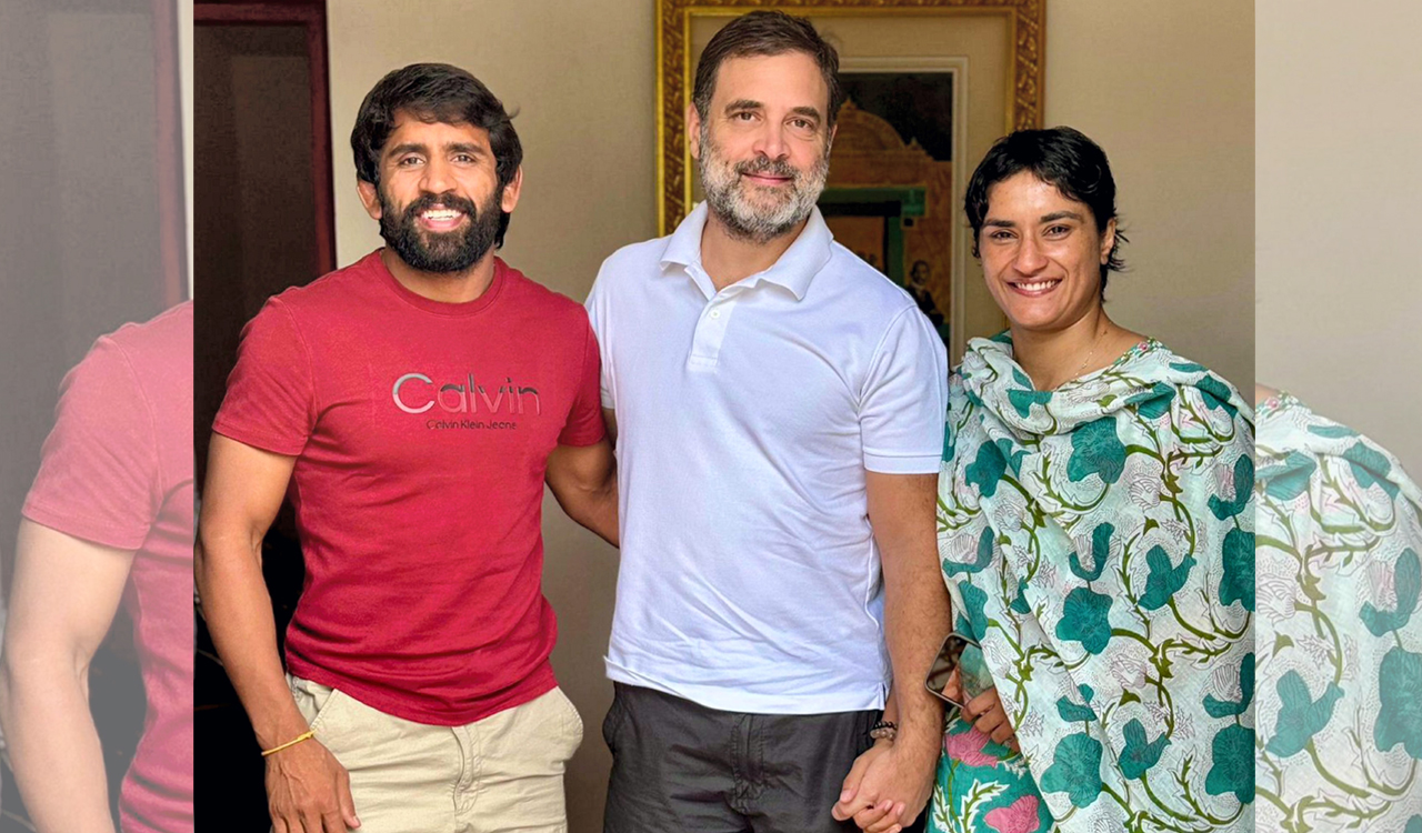 Phogat, Punia meet Rahul amid speculation over entering poll fray from Haryana