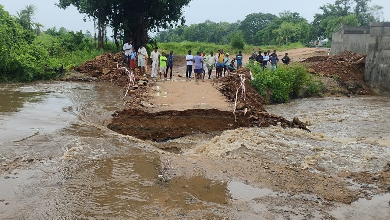 Heavy rains cause breaches, land slips and disruptions in Telangana