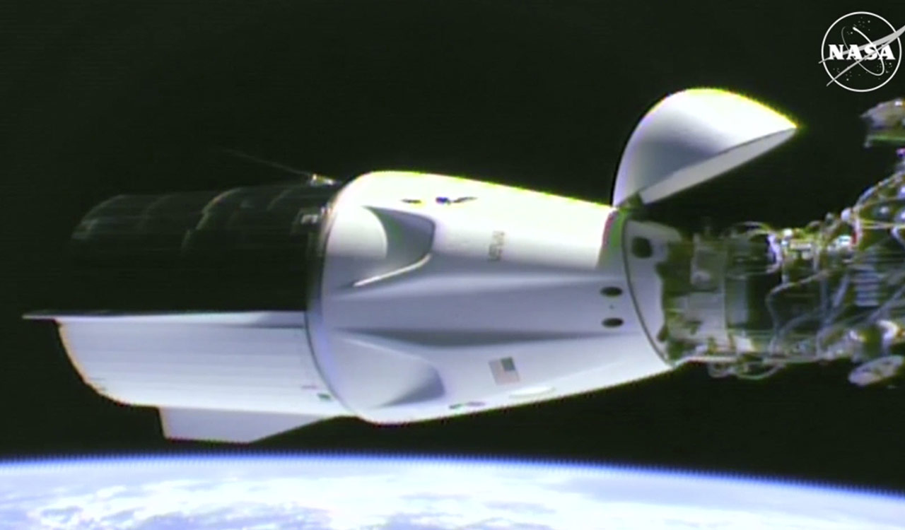 Sunita Williams, Butch Wilmore welcome SpaceX capsule