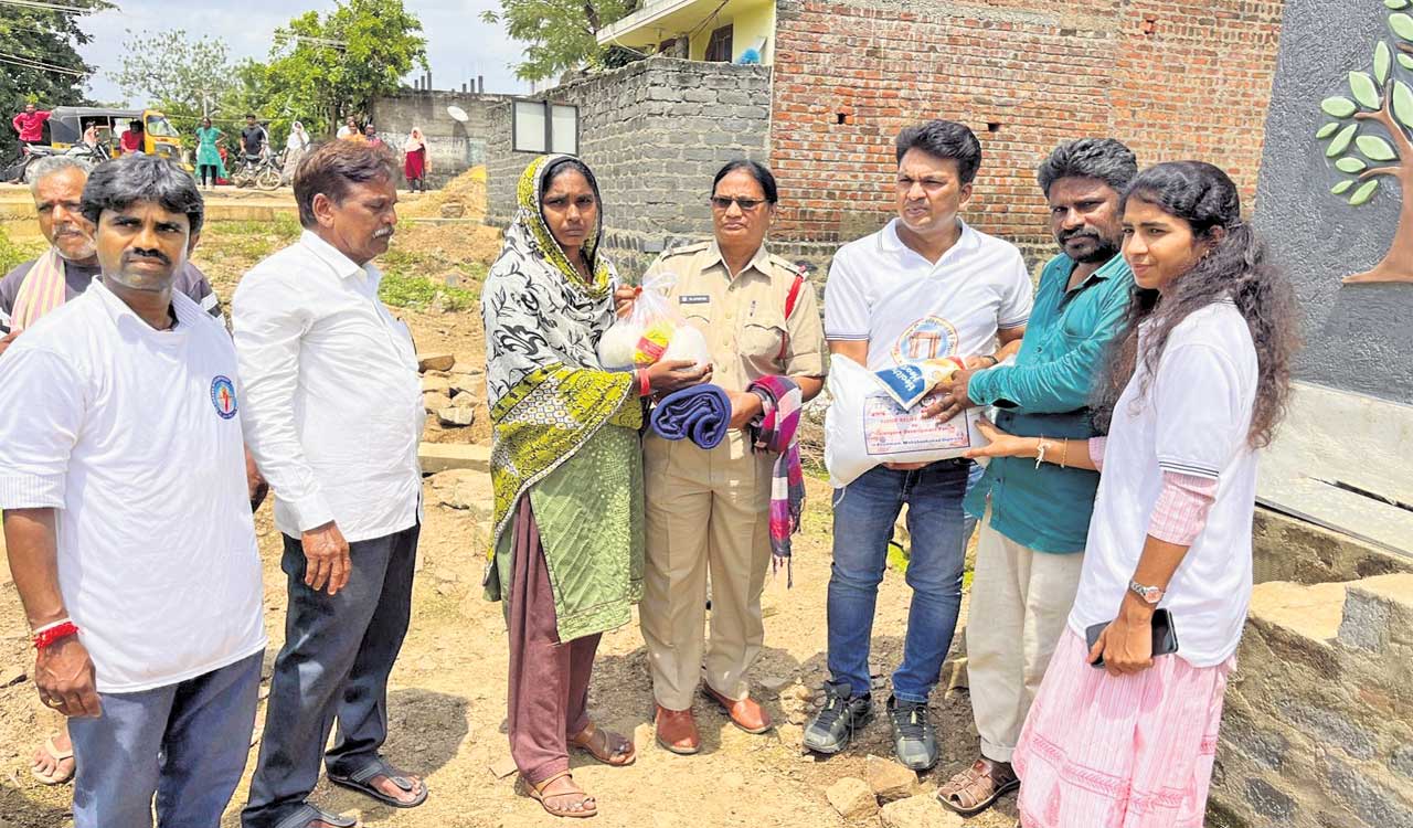 Revenue Minister Ponguleti applauds TDF’s flood relief work in Khammam