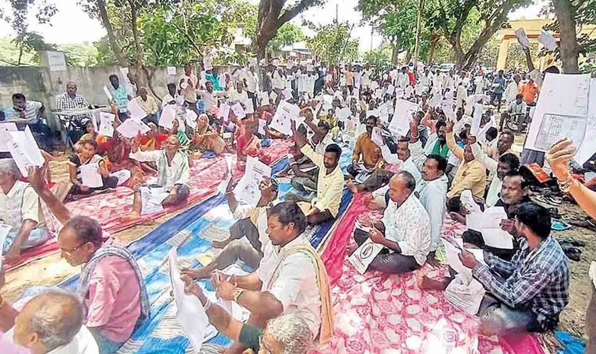 Telangana police launches crackdown on farmers to foil Chalo Praja Bhavan protest
