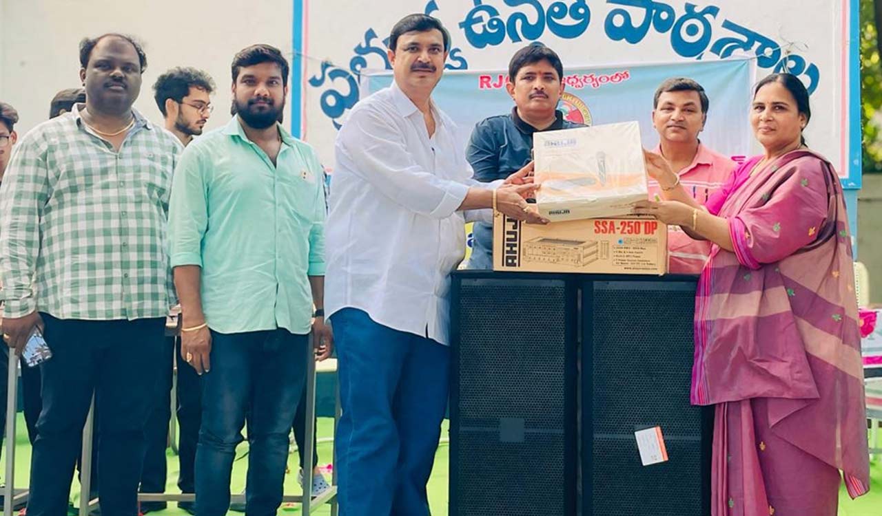 SBIT and APTA provide textbooks to 300 students