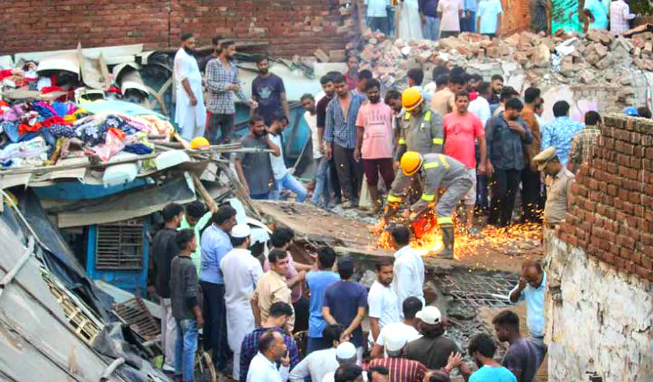 Ten killed in Meerut building collapse