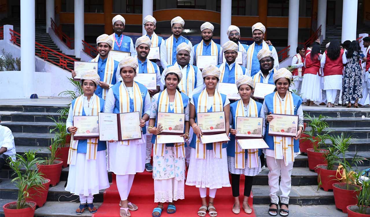 Vignan Online celebrates the inaugural convocation for its foundation batch