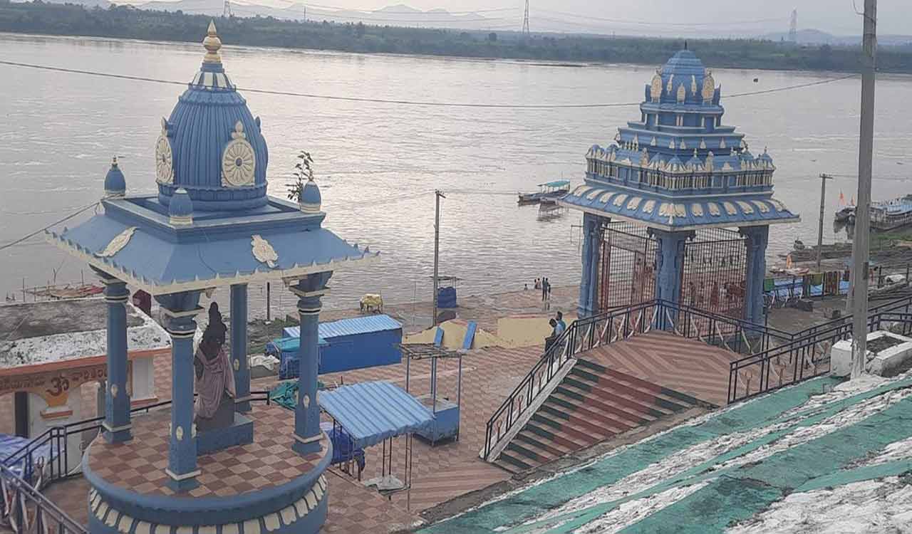 Godavari crosses first warning level at Bhadrachalam