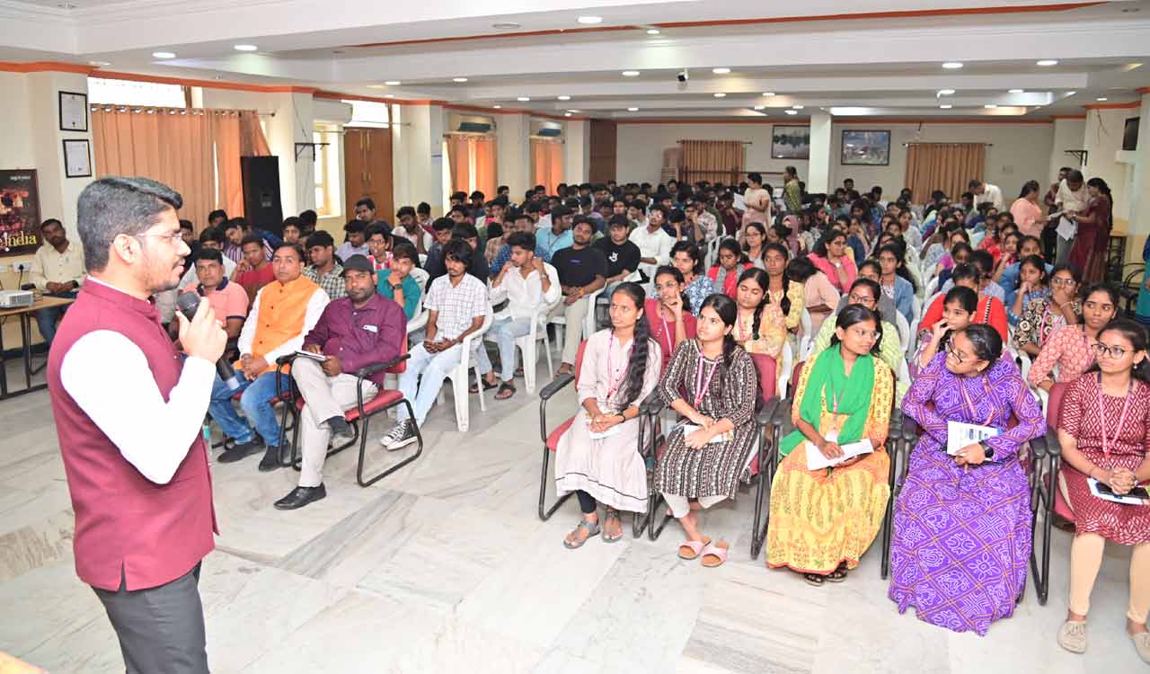 Telangana Today, Namaste Telangana join hands with Reflections IAS Academy, host seminar at IIMC