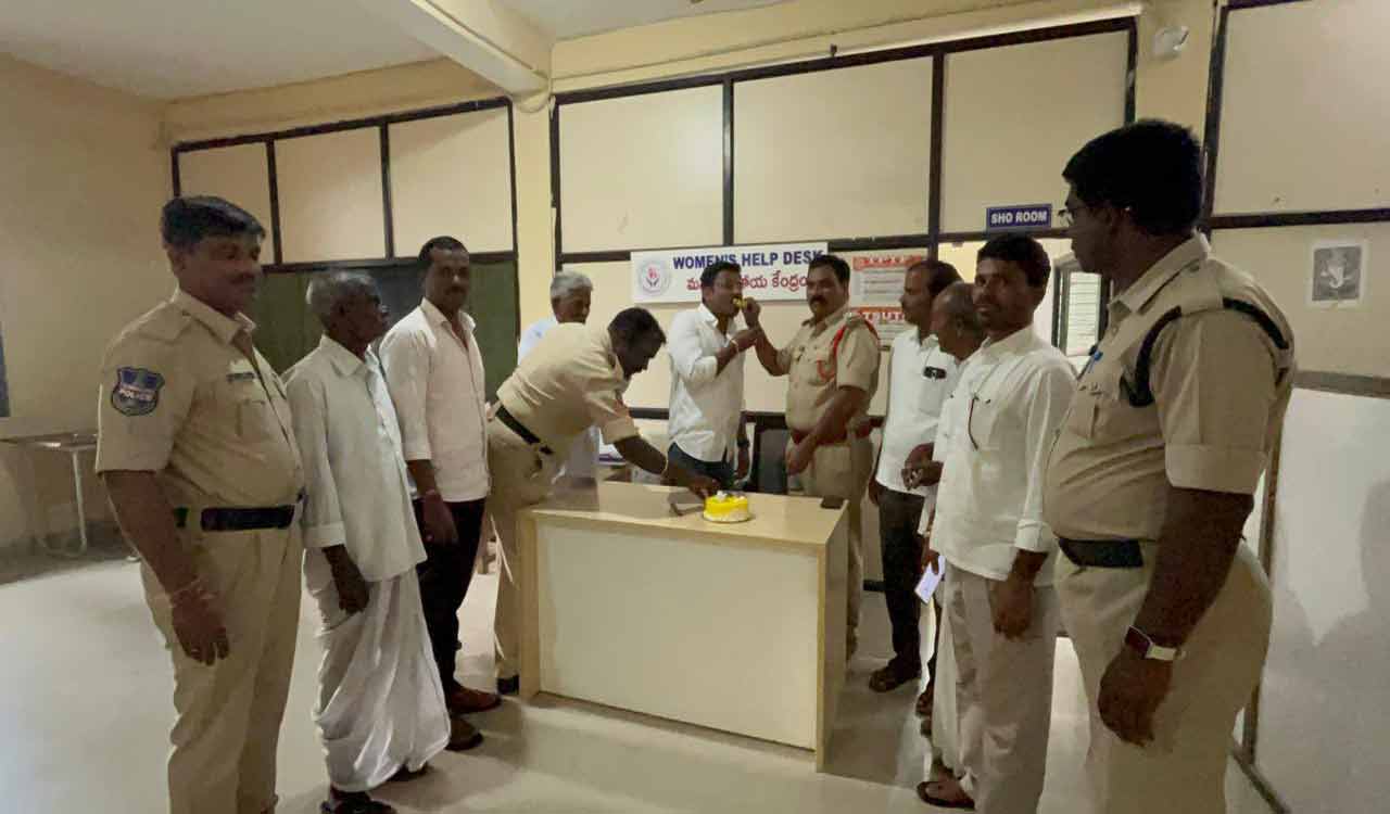 Sangareddy: SI celebrates Congress leader’s birthday in police station, transferred