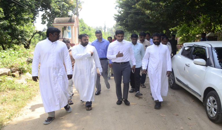 Collector Muzammil Khan visited the flood prone Karunagiri area in Khammam.