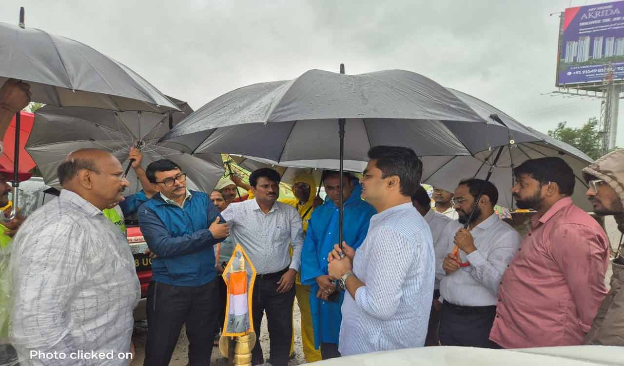 MDA Commissioner reviews ORR drains, commends desilting efforts, and emphasizes vigilance during heavy rains